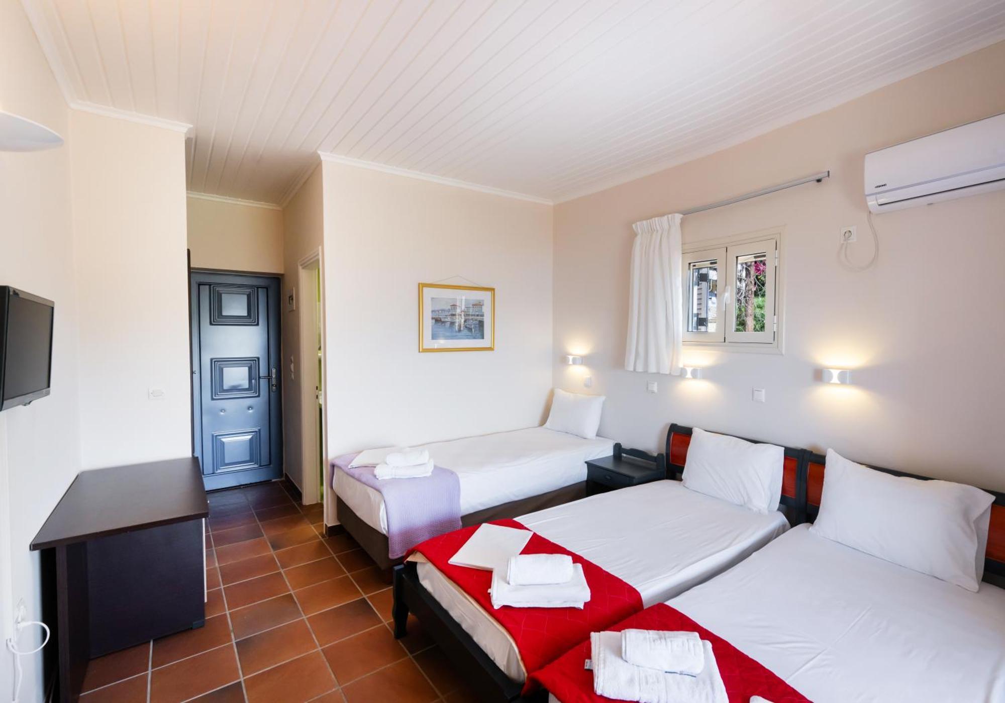 Ionio Hotel Nikiana Exterior photo